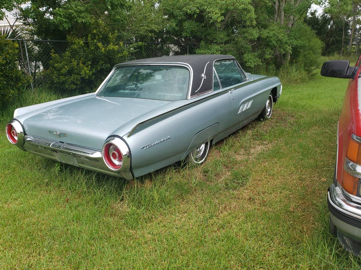 Ford-thunderbird-2-dr-coupe-landau-edition-1963-green-3