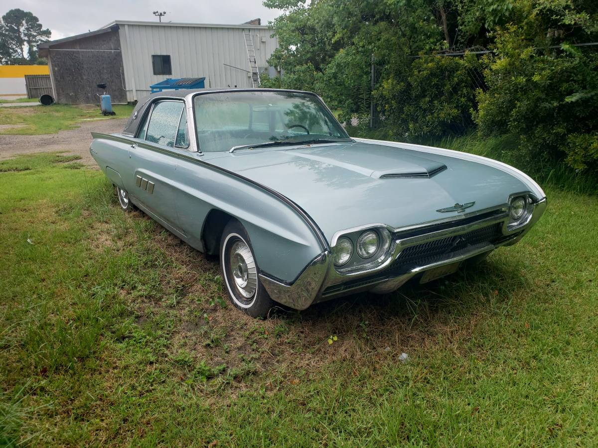 Ford-thunderbird-2-dr-coupe-landau-edition-1963-green