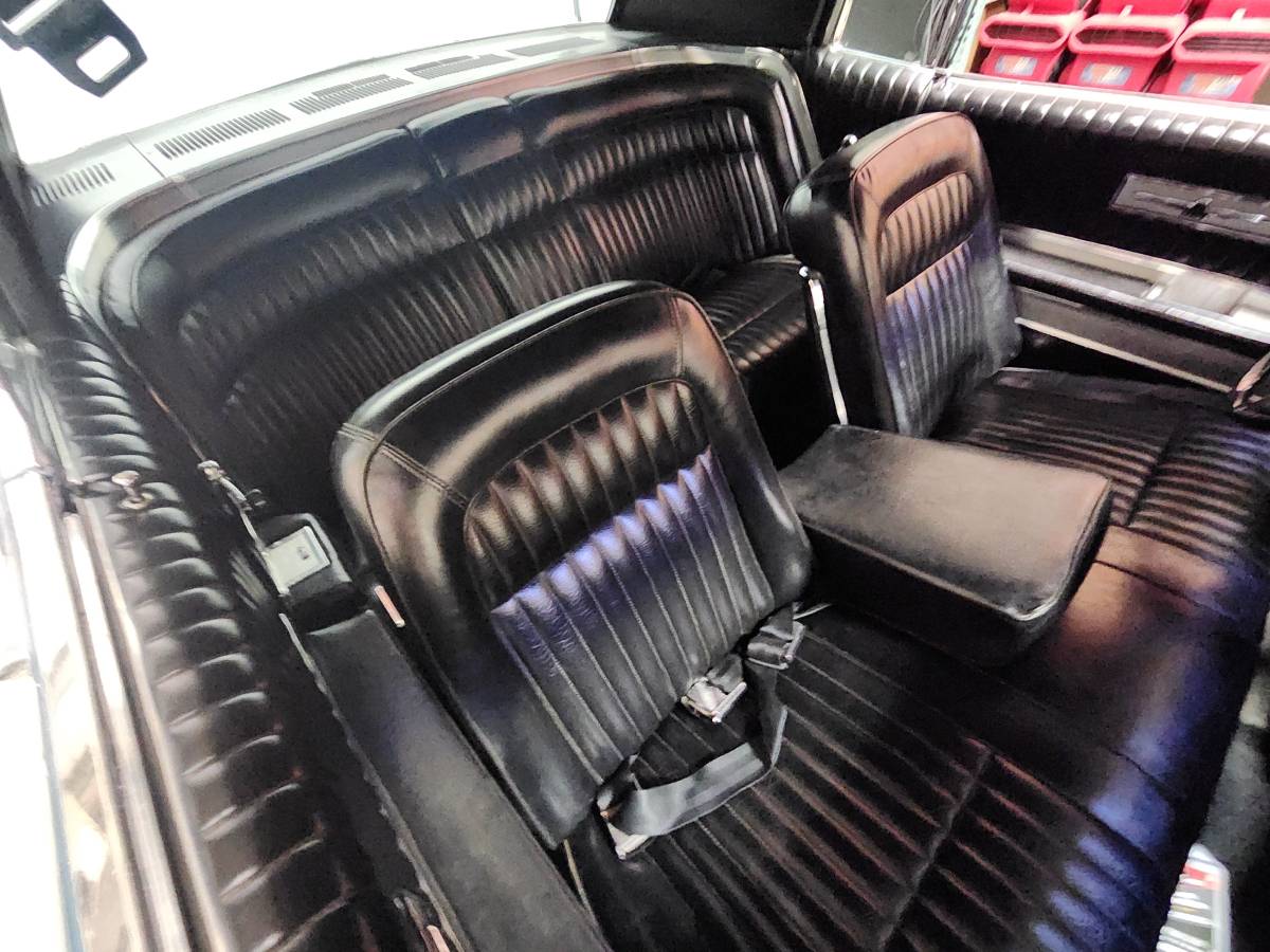 Ford-thunderbird-2d-1968-custom-13