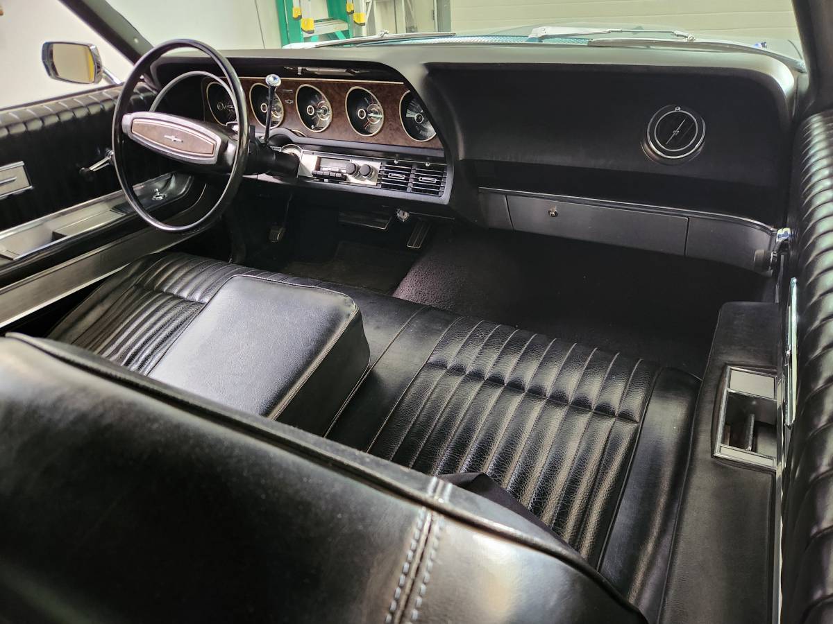 Ford-thunderbird-2d-1968-custom-14