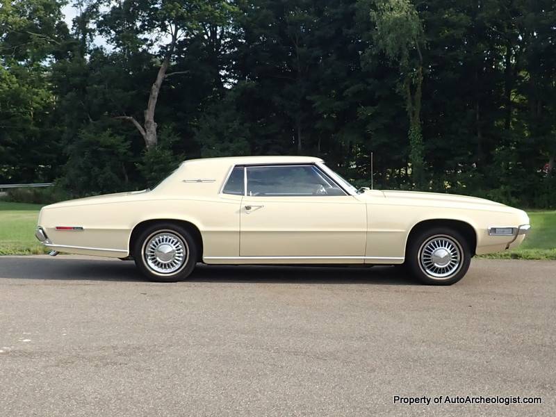 Ford-thunderbird-coupe-1968-yellow-10