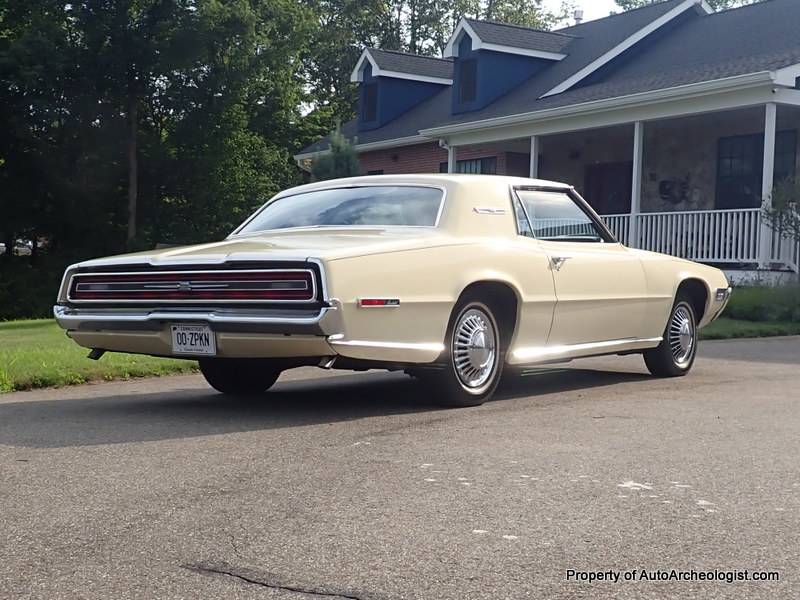 Ford-thunderbird-coupe-1968-yellow-13