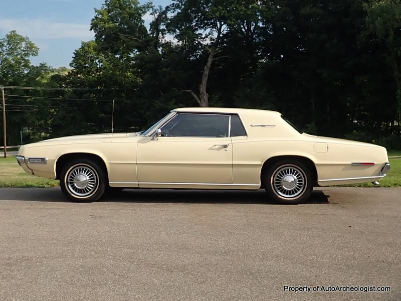 Ford-thunderbird-coupe-1968-yellow-14