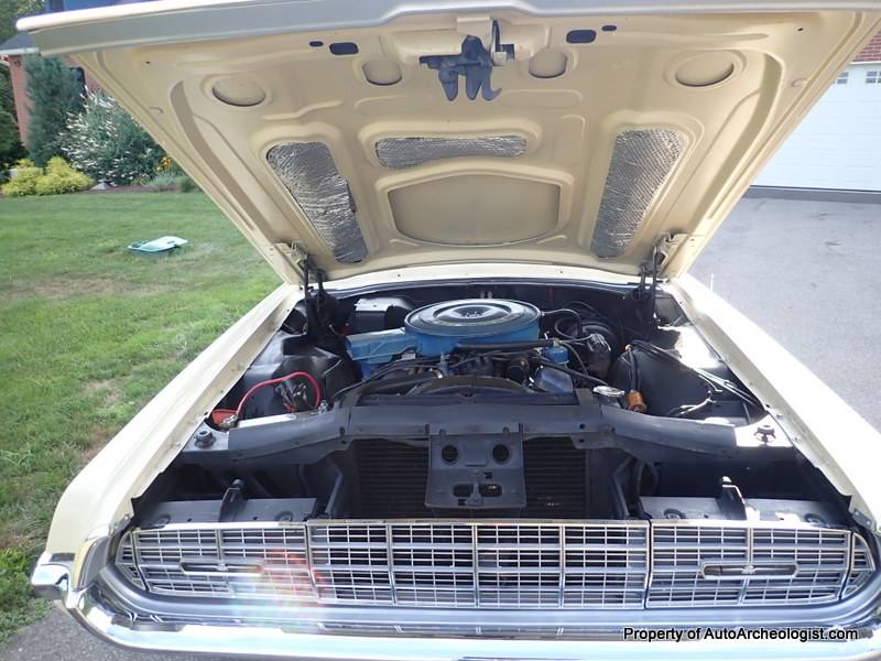 Ford-thunderbird-coupe-1968-yellow-22
