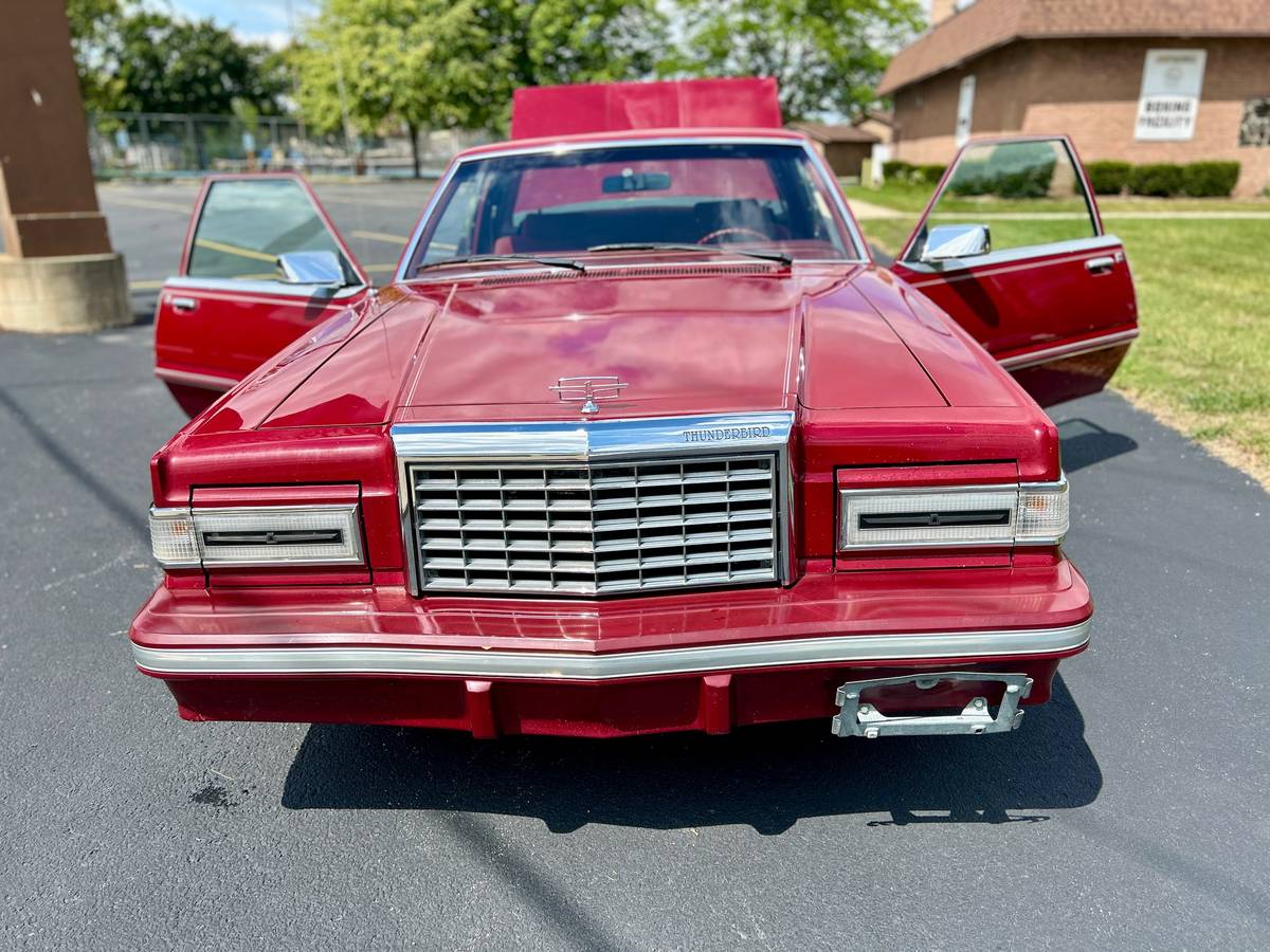 Ford-thunderbird-landau-1981-2