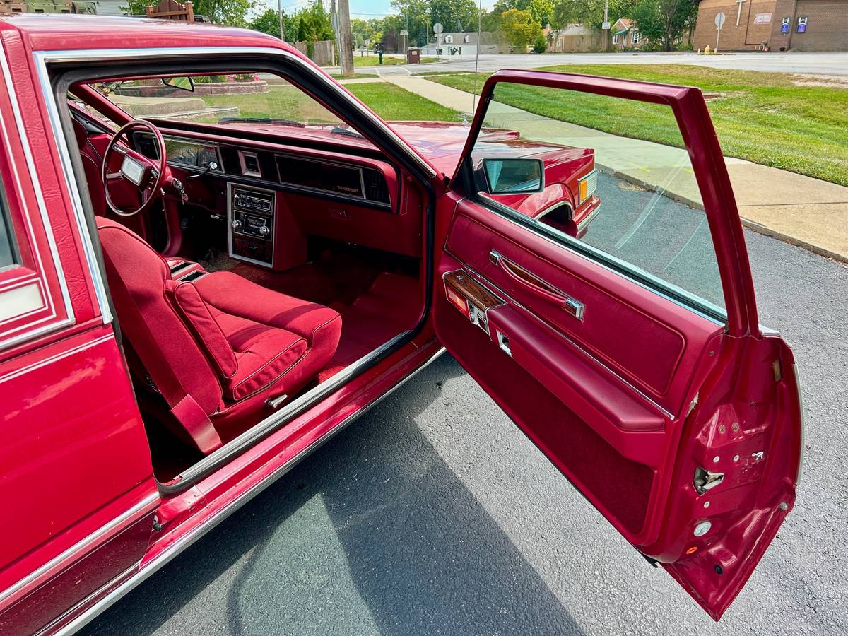Ford-thunderbird-landau-1981-3