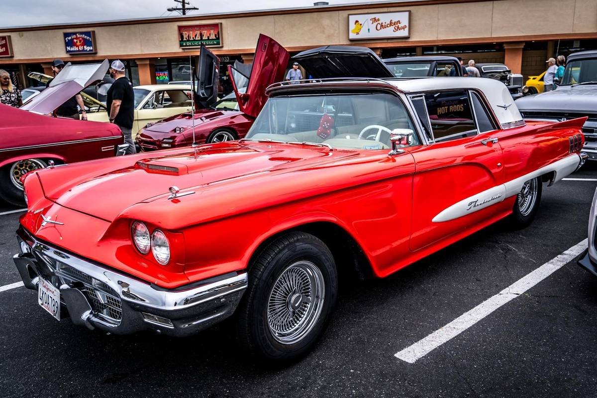 Ford-thunderbird-sunroof-coupe-1960-red-15