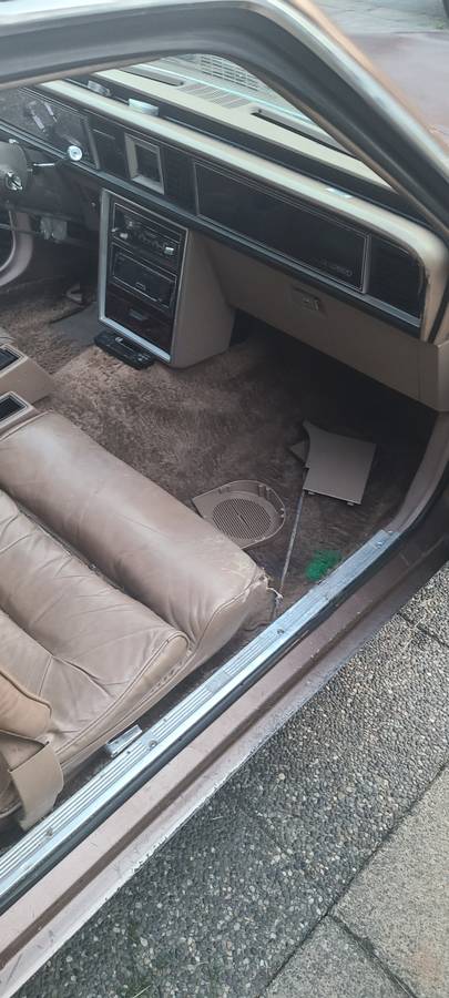 Ford-thunderbird-town-landau-1982-brown-5