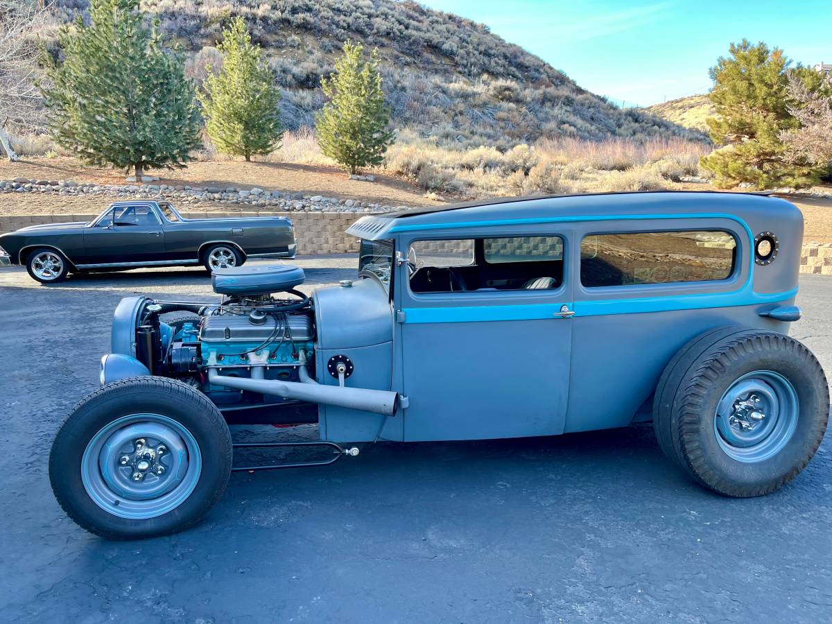 Ford-tudor-1928-grey