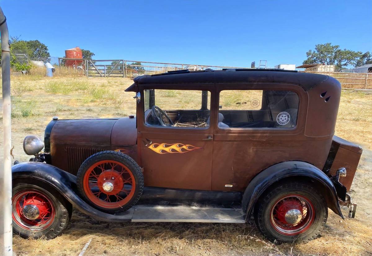 Ford-tudor-1929-brown-2