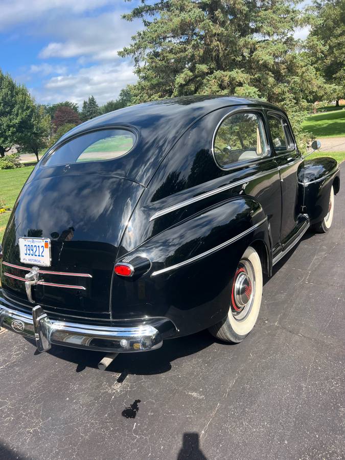 Ford-two-door-sedan-super-deluxe-1946-black-2