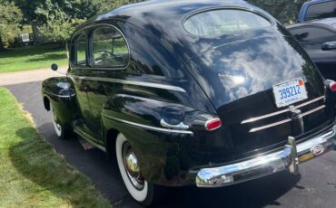 Ford-two-door-sedan-super-deluxe-1946-black-3