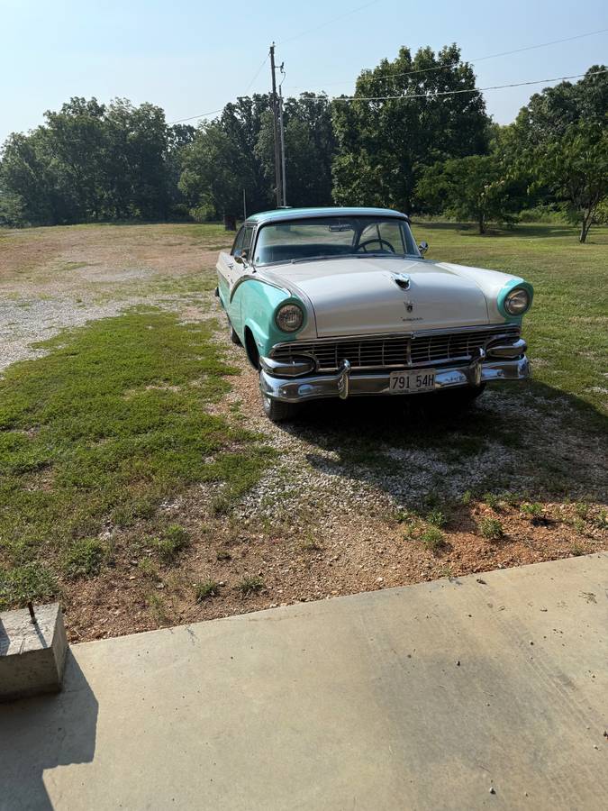 Ford-victoria-1956-blue