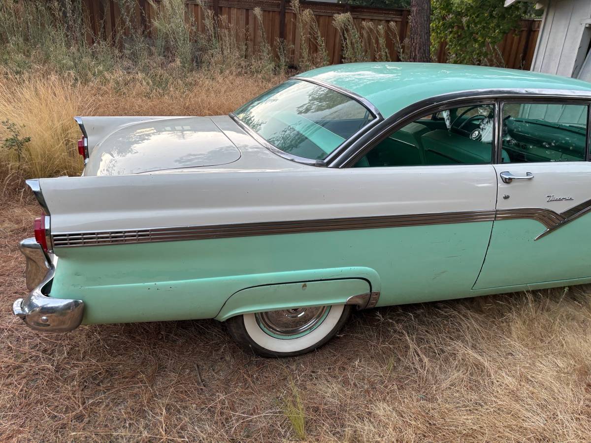 Ford-victoria-1956-custom-8