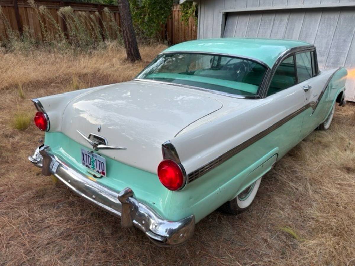 Ford-victoria-1956-custom