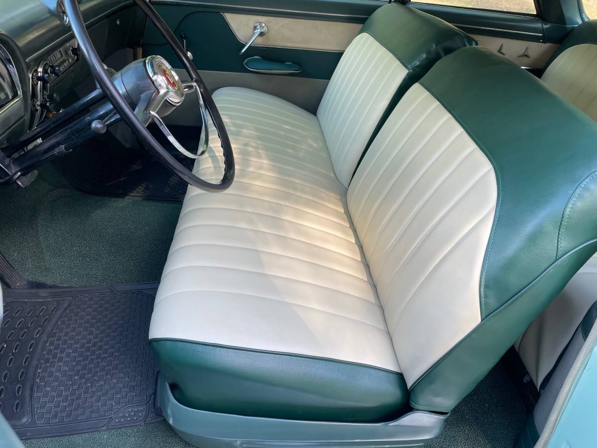 Ford-victoria-crestline-1953-green-16