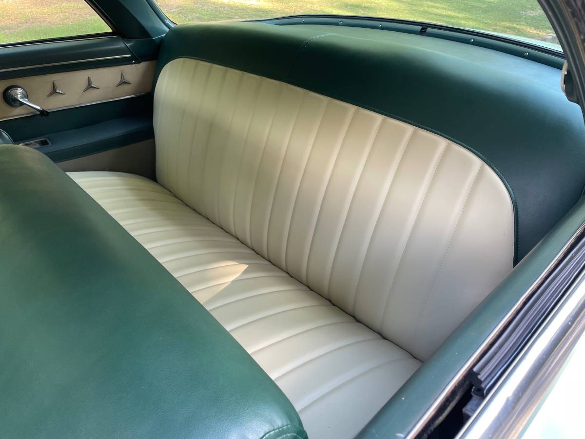 Ford-victoria-crestline-1953-green-17
