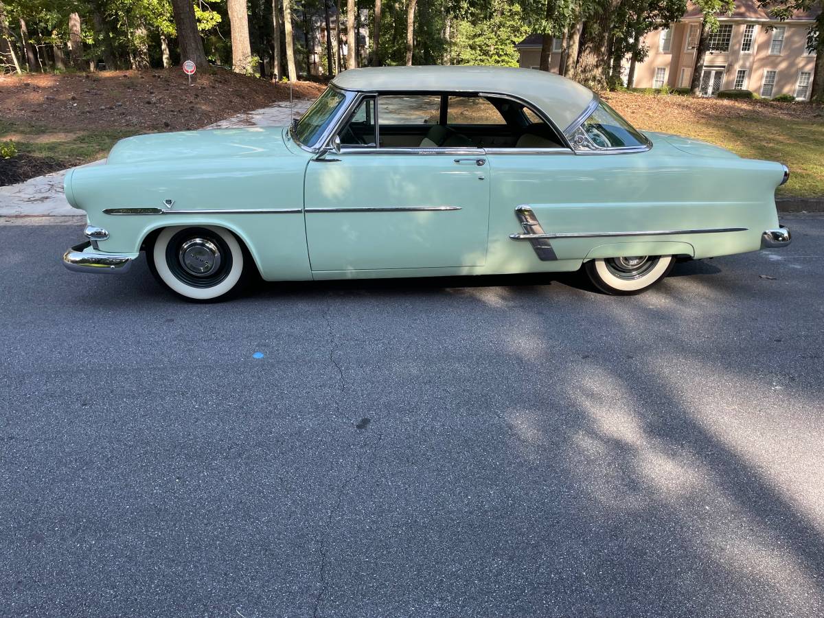 Ford-victoria-crestline-1953-green-2