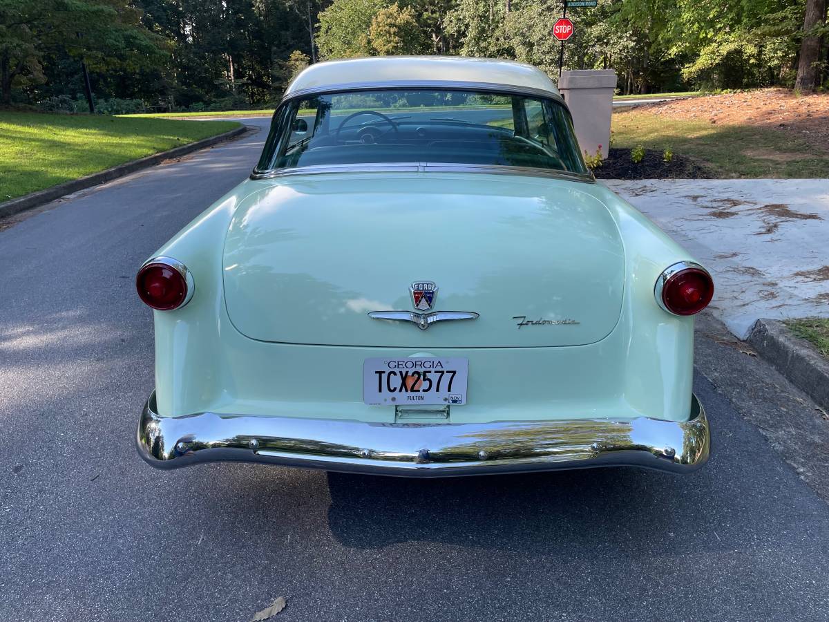Ford-victoria-crestline-1953-green-3