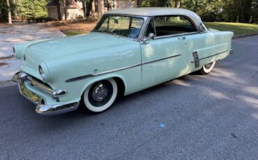 Ford-victoria-crestline-1953-green