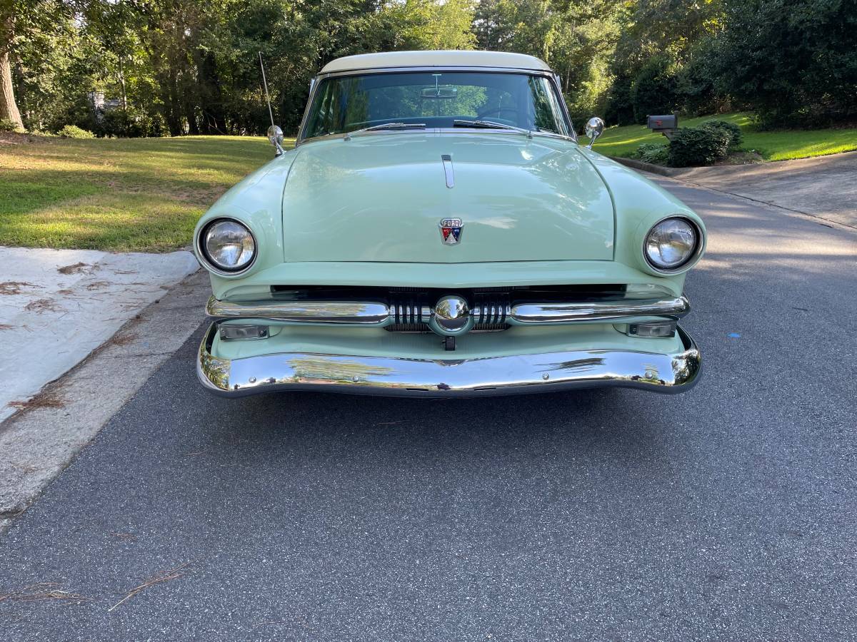 Ford-victoria-crestline-1953-green-4