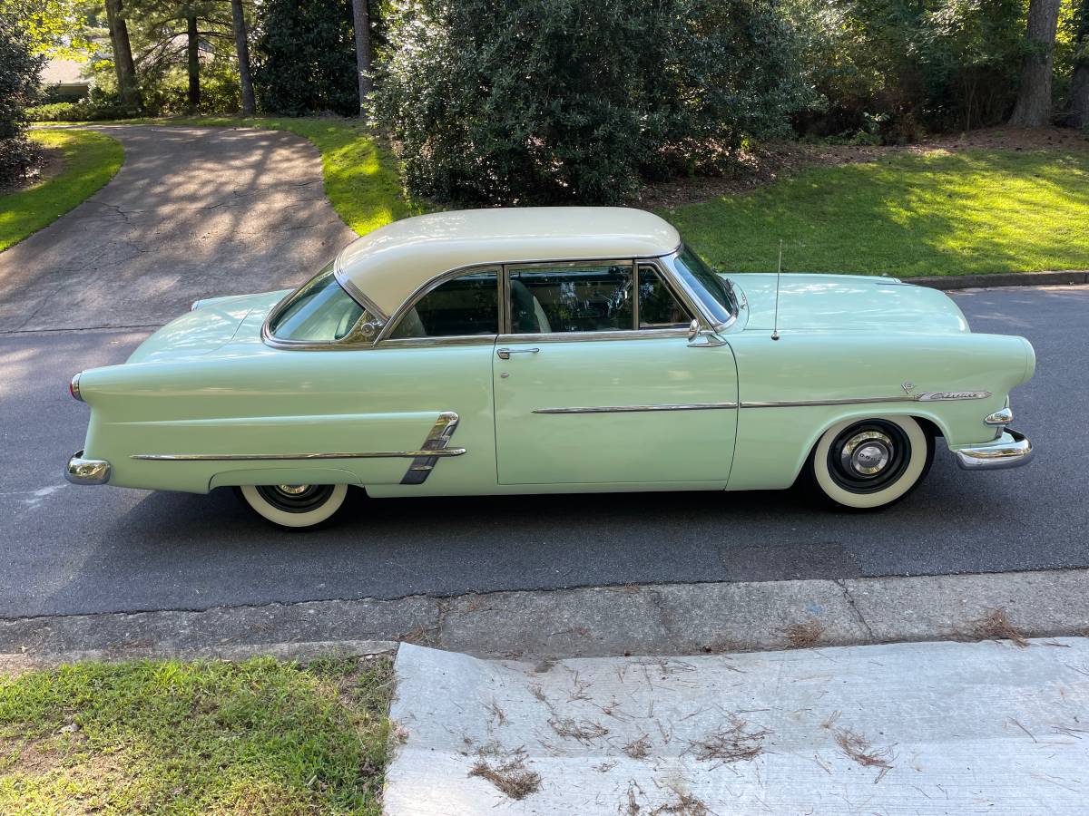 Ford-victoria-crestline-1953-green-8