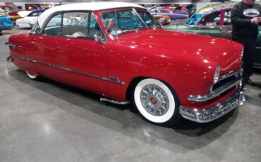 Ford-victoria-custom-shoebox-1951-red-10