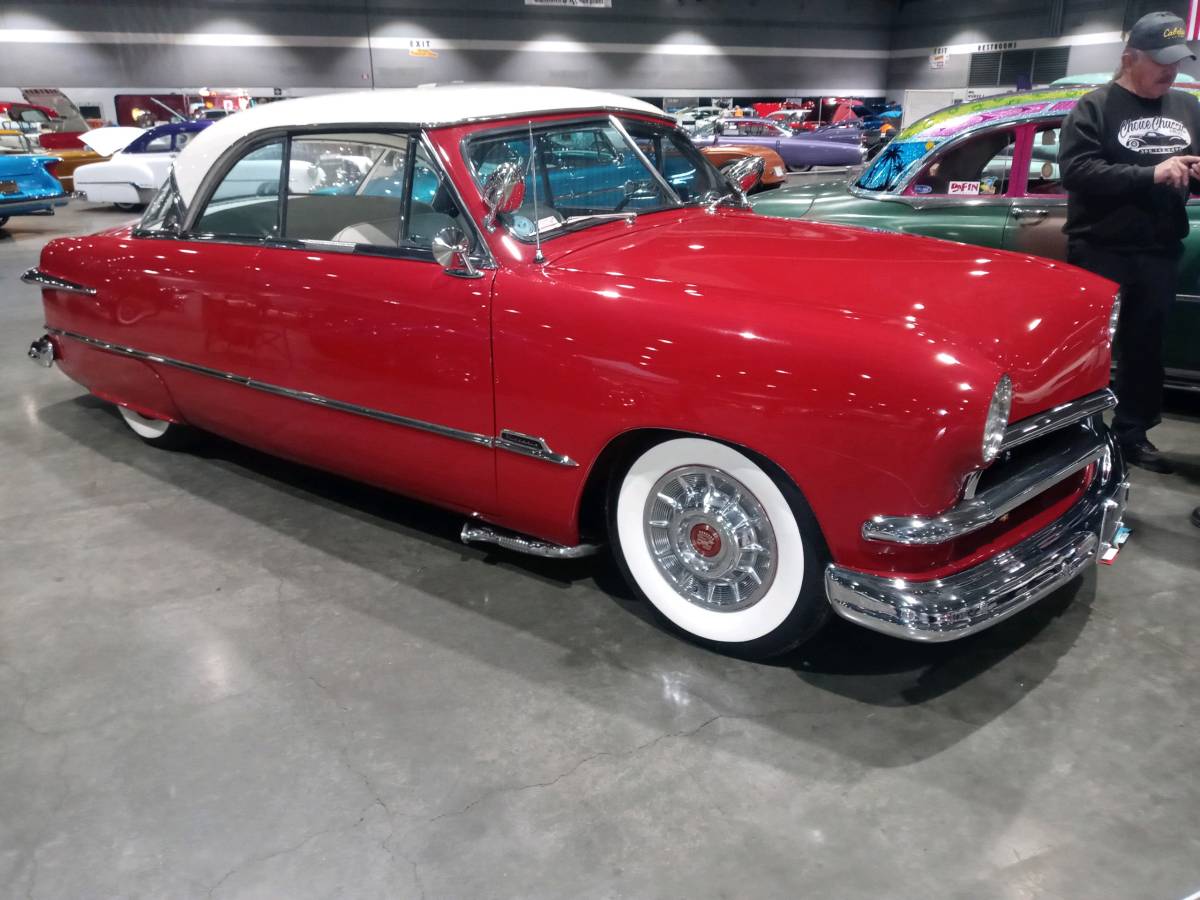 Ford-victoria-custom-shoebox-1951-red-10