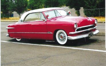 Ford-victoria-custom-shoebox-1951-red-13