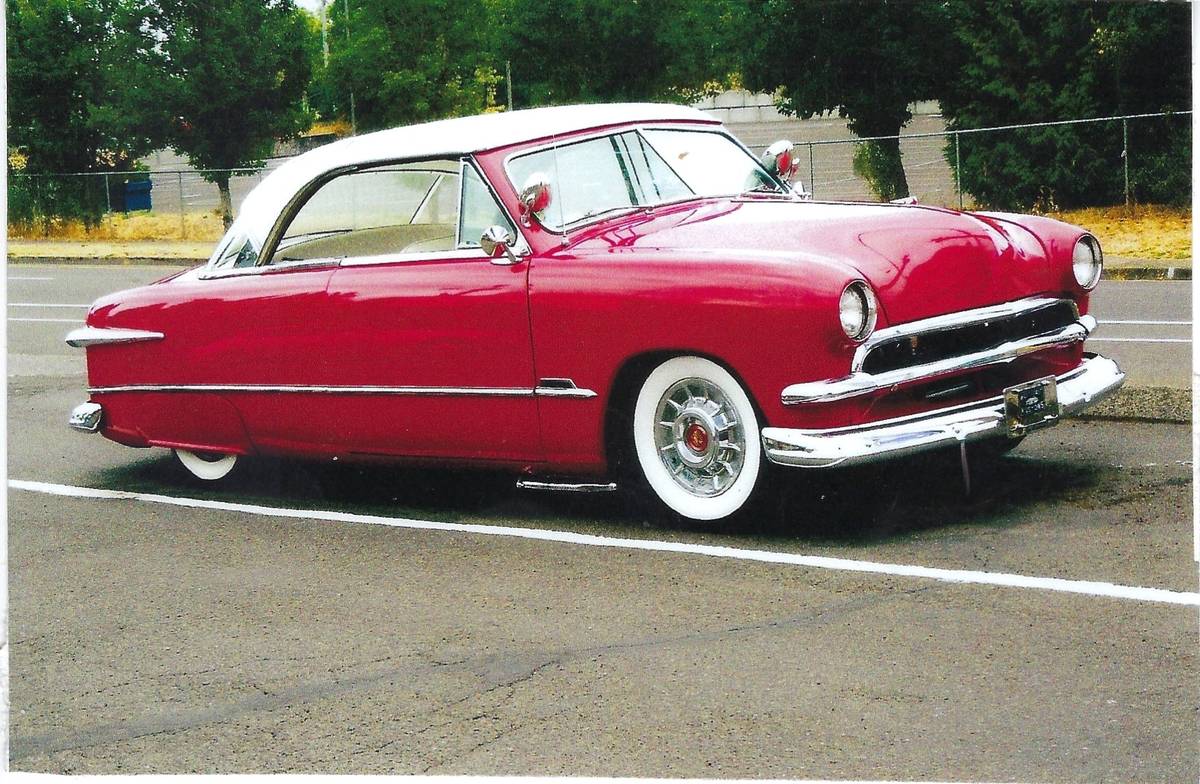 Ford-victoria-custom-shoebox-1951-red-13