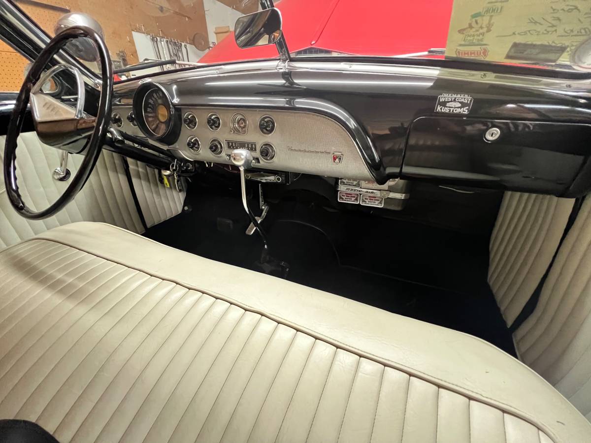 Ford-victoria-custom-shoebox-1951-red-4