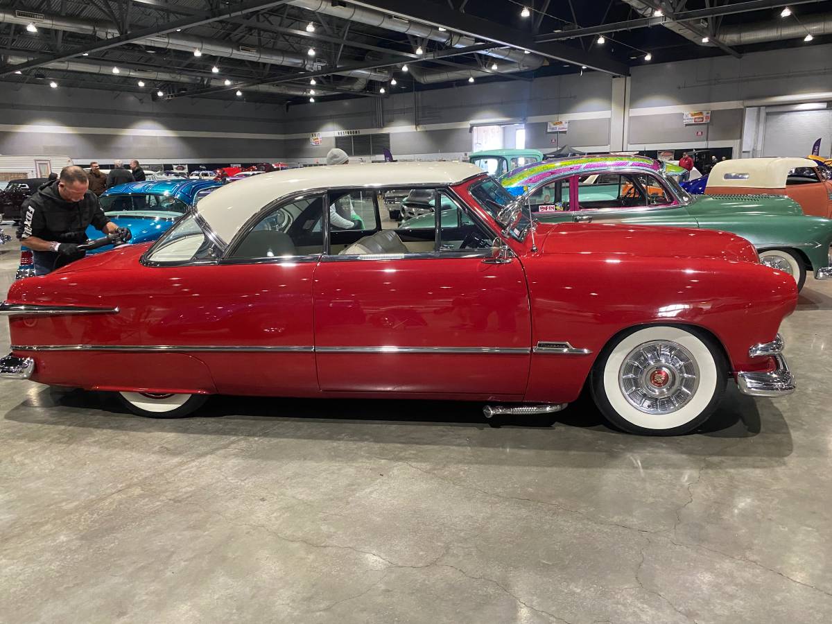Ford-victoria-custom-shoebox-1951-red-6