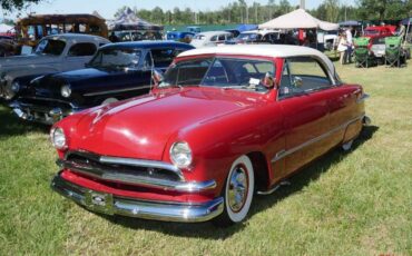 Ford-victoria-custom-shoebox-1951-red-7