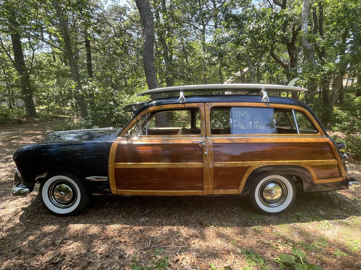 Ford-woodie-custom-wagon-1949-blue-1