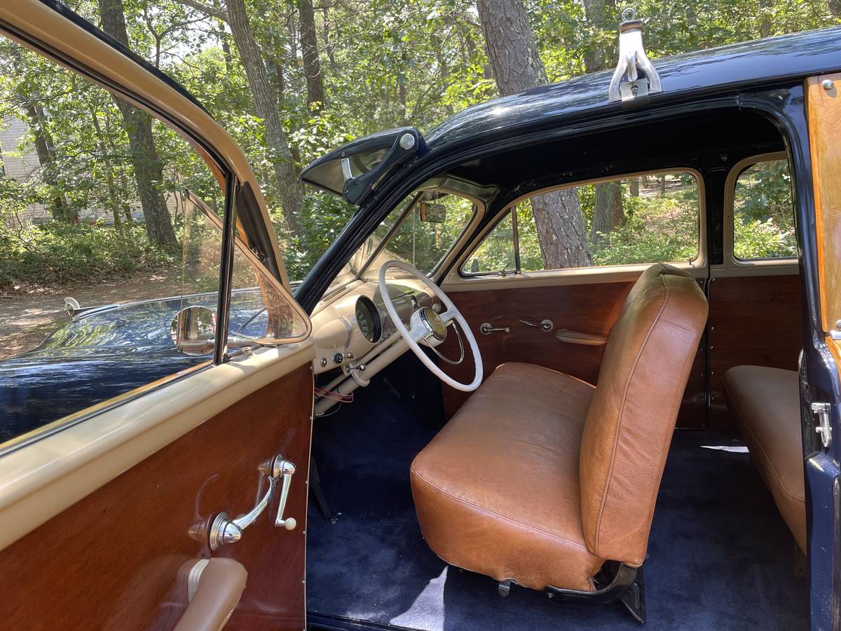 Ford-woodie-custom-wagon-1949-blue-3
