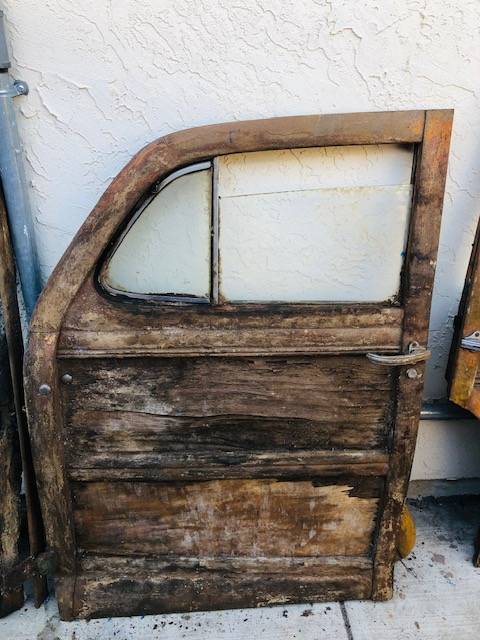 Ford-woodie-wagon-1946-1