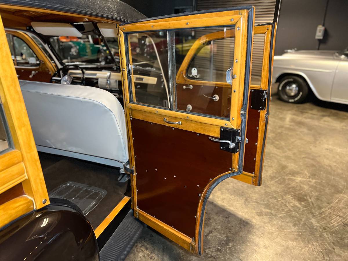 Ford-woody-1941-brown-12