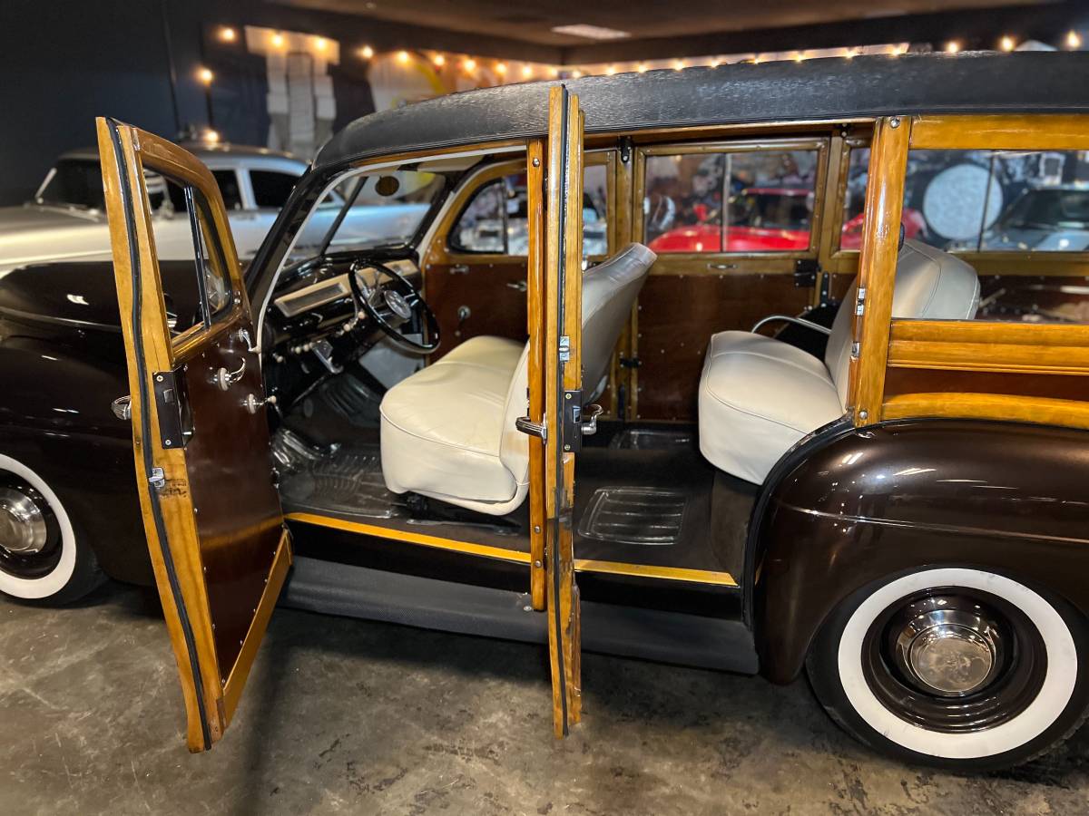 Ford-woody-1941-brown-17