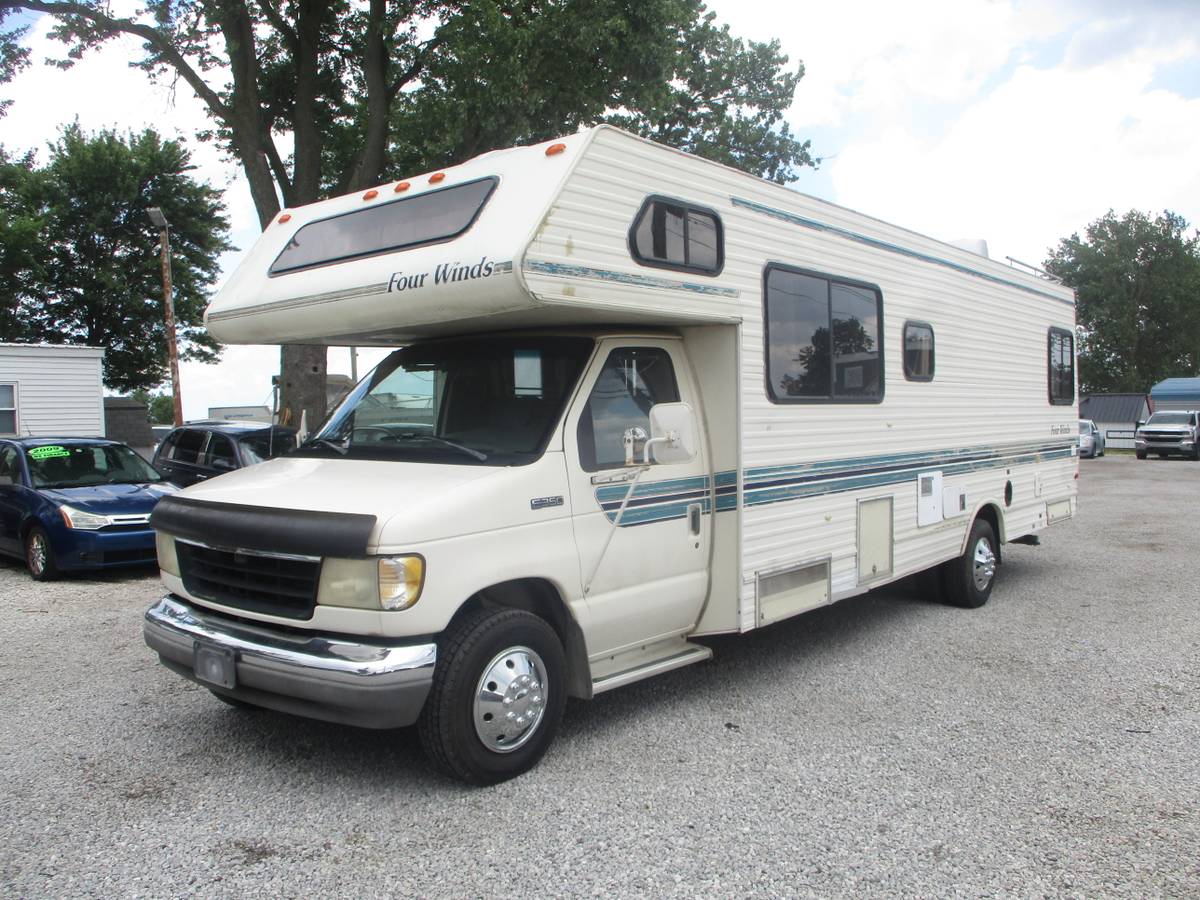 Four-winns-motor-home-1992-white-1