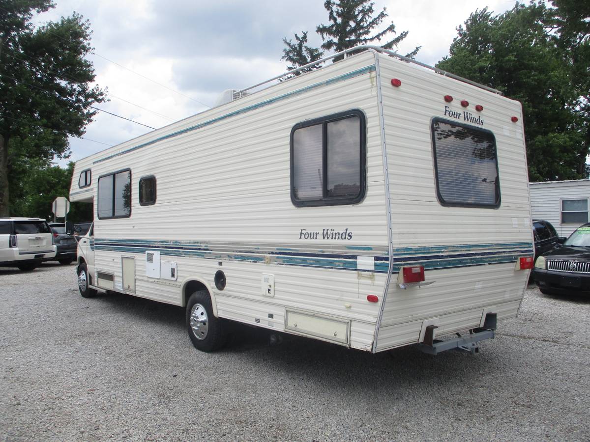 Four-winns-motor-home-1992-white-2