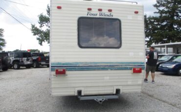 Four-winns-motor-home-1992-white-3