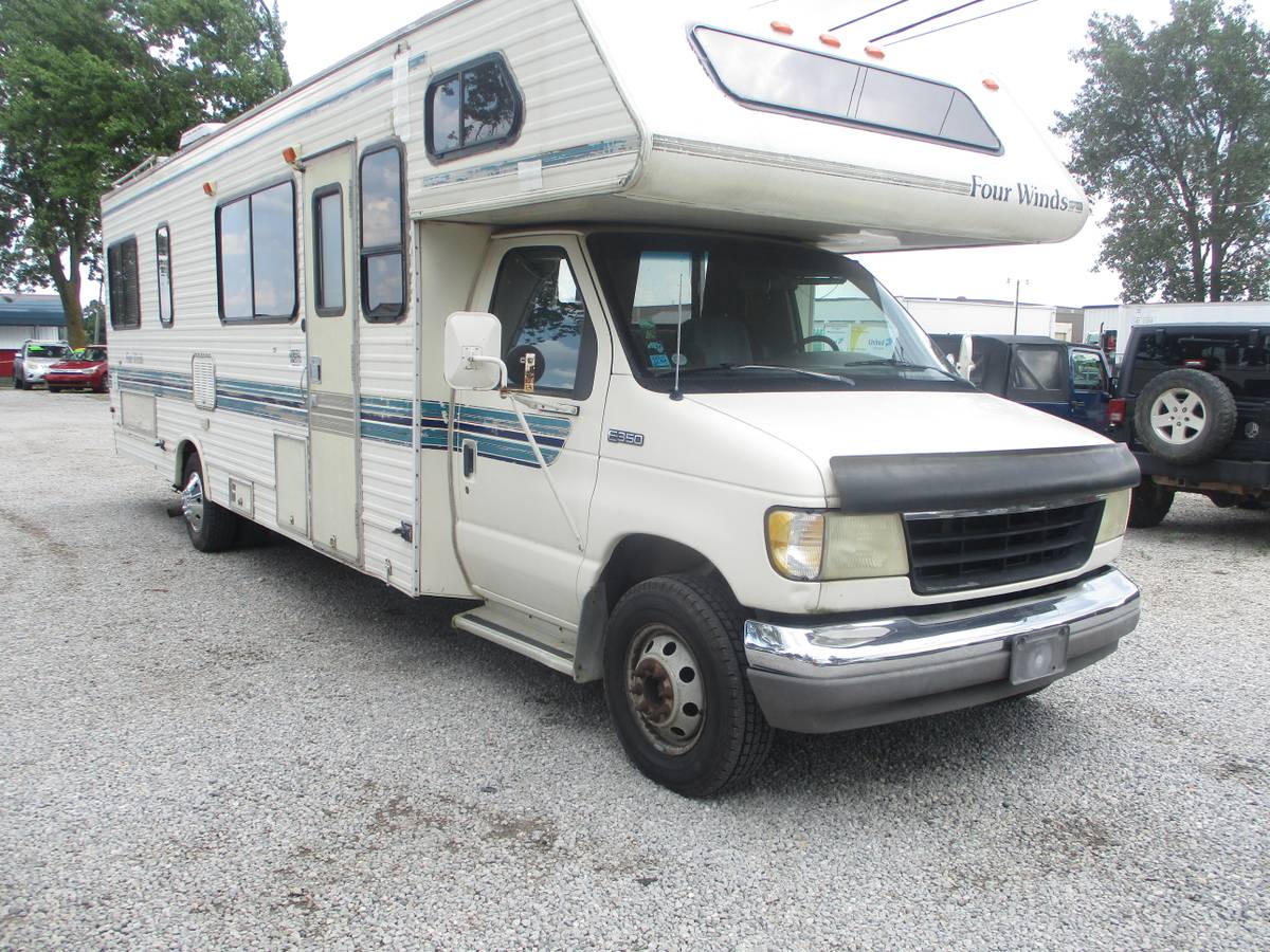 Four-winns-motor-home-1992-white