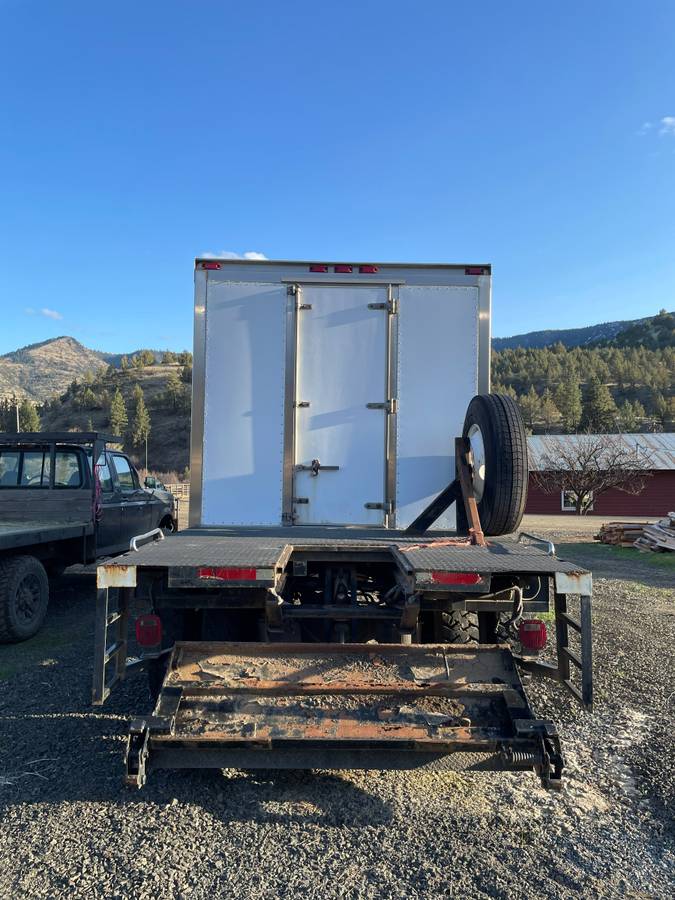 Freightliner-fl70-diesel-1995-white-13