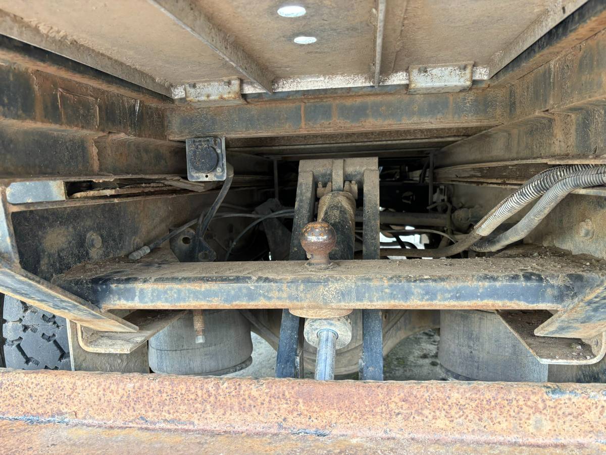 Freightliner-fl70-diesel-1995-white-15