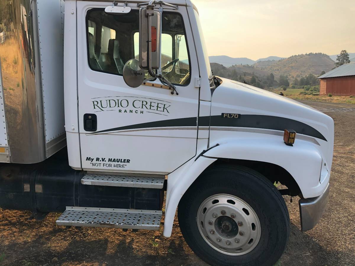 Freightliner-fl70-diesel-1995-white-19
