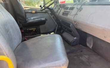 Freightliner-fl70-diesel-1995-white-2
