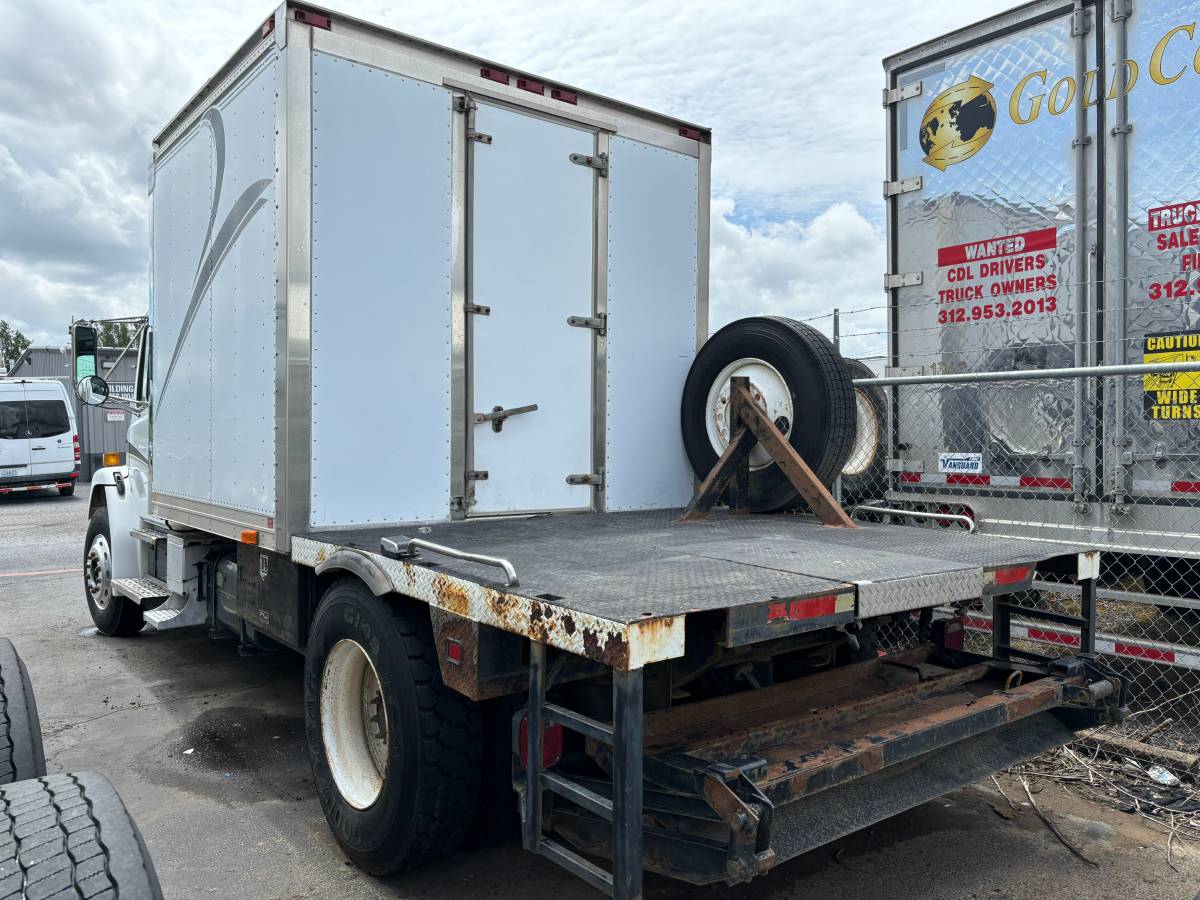 Freightliner-fl70-diesel-1995-white-21