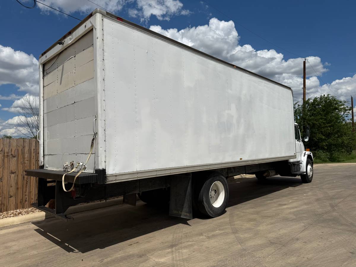 Freightliner-fl70-diesel-1995-white-3