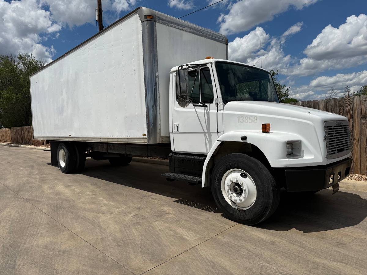 Freightliner-fl70-diesel-1995-white-4