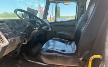 Freightliner-fl70-diesel-1995-white-6